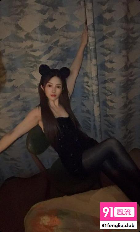 上城美腿翘臀浪骚货